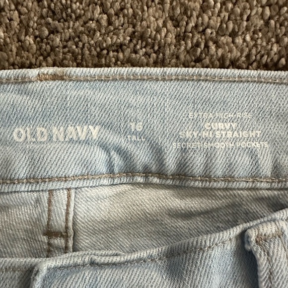 Women’s Old Navy extra high-rise curvy straight Distressed Light Blue Jeans - Picture 4 of 7